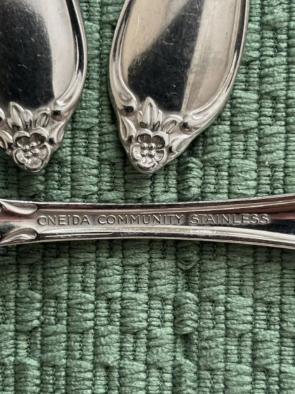 3 Oneida Community CHATELAINE Soup Spoons Stainless Steel Flatware 7
